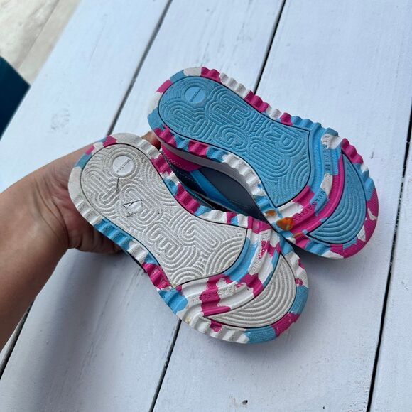 Weebok by Reebok - Size 9 - Picture 8 of 10